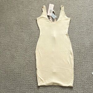 Oh Polly batch-a cream dress in size 2. Pale yellow